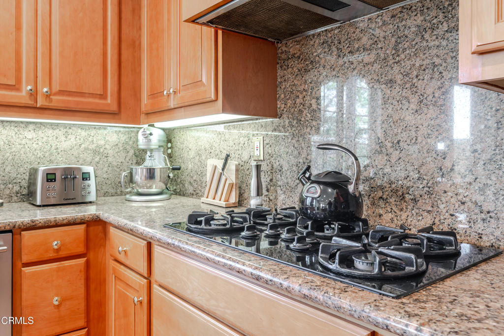 3751 North Hollingsworth Road Altadena, CA 91001 - Photo 14 of 40 Cooktop