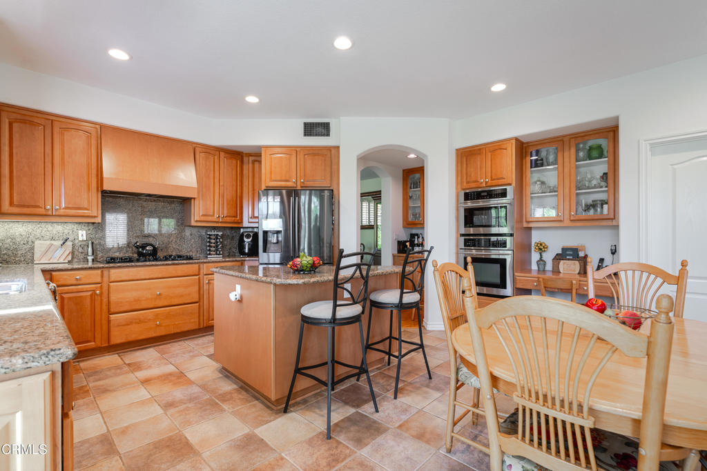 3751 North Hollingsworth Road Altadena, CA 91001 - Photo 16 of 40 Kitchen Table