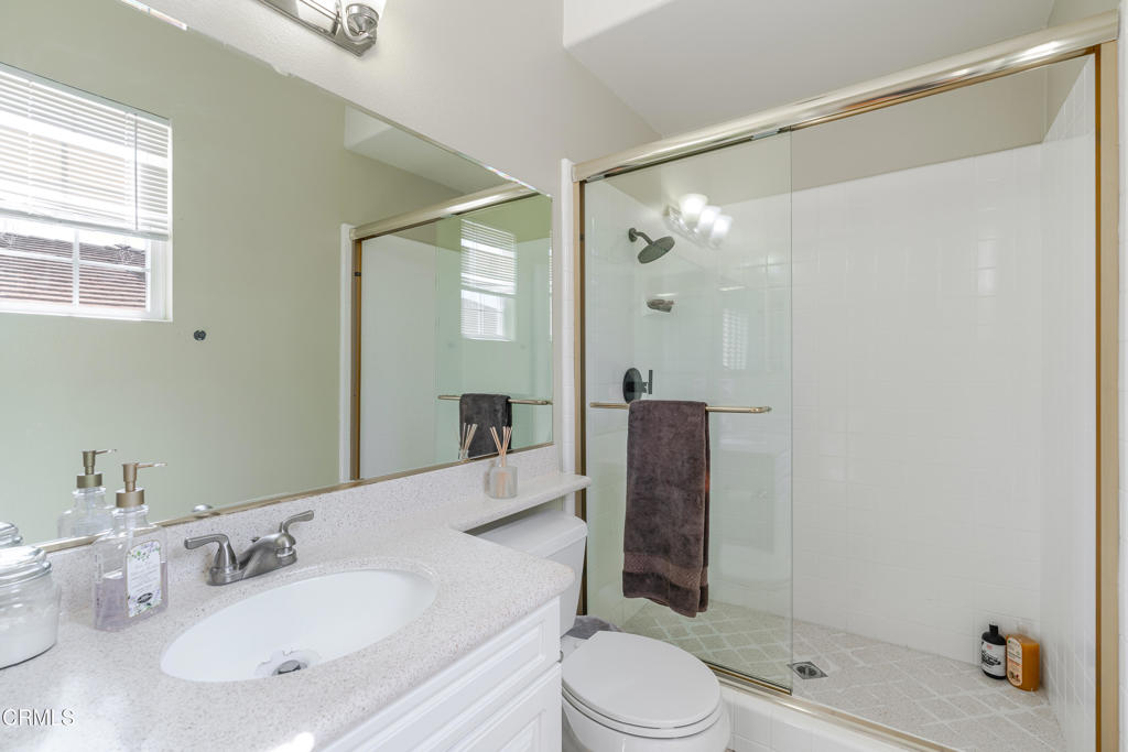 3751 North Hollingsworth Road Altadena, CA 91001 - Photo 20 of 40 Guest Bedroom Bathroom