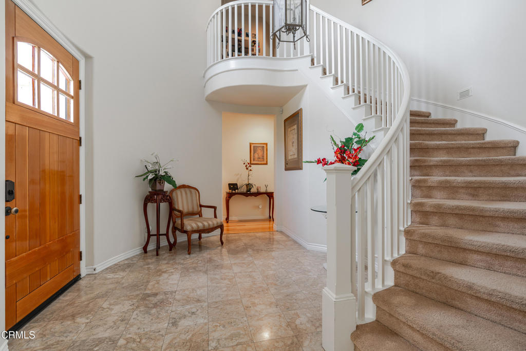 3751 North Hollingsworth Road Altadena, CA 91001 - Photo 21 of 40 Entry Staircase