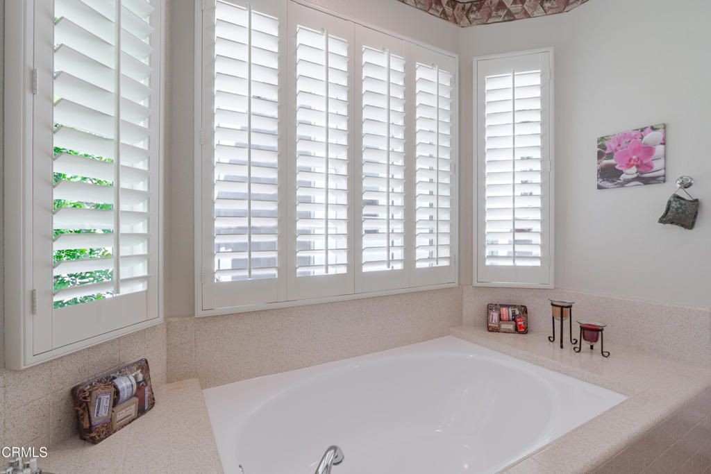 3751 North Hollingsworth Road Altadena, CA 91001 - Photo 26 of 40 Primary Bathtub