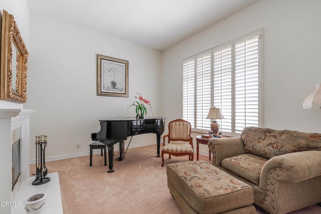 3751 North Hollingsworth Road Altadena, CA 91001 - Photo 7 of 40 Living Room