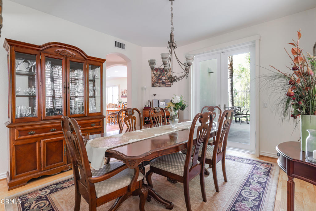 3751 North Hollingsworth Road Altadena, CA 91001 - Photo 10 of 40 Dining Room