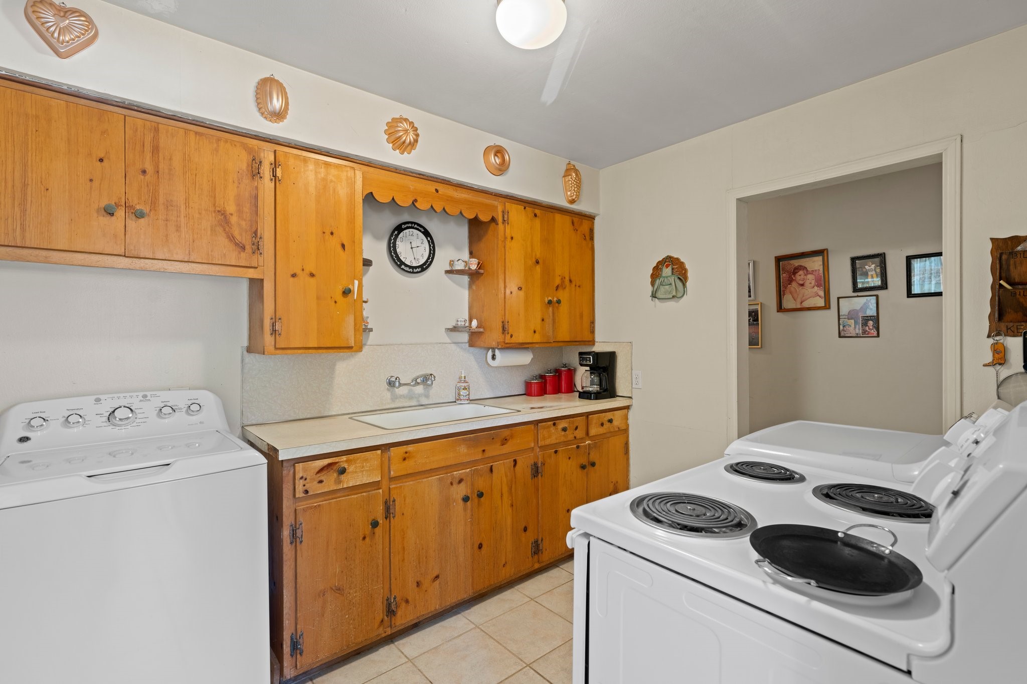 208 Francisco Lemos Street Kerrville, TX 78028 - Photo 10 of 29 a utility room with dryer and washer