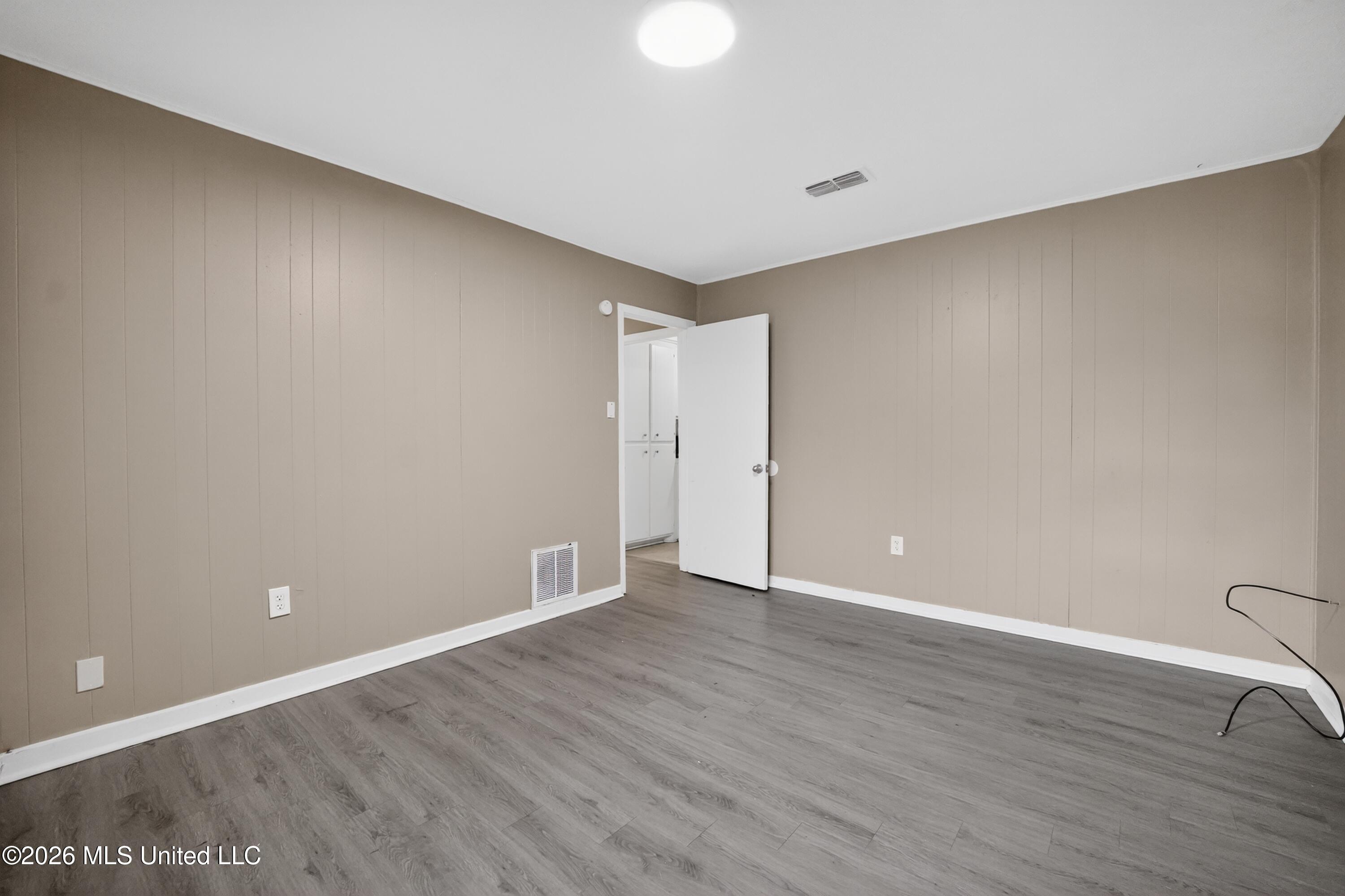 6578 Van Buren Road Jackson, MS 39213 - Photo 15 of 42 15_6578_Van_Buren_Rd-Living_room-7249