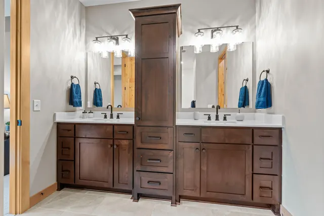 $1,250,000 | 19811 Jennady Avenue, Jordan, MN 55352