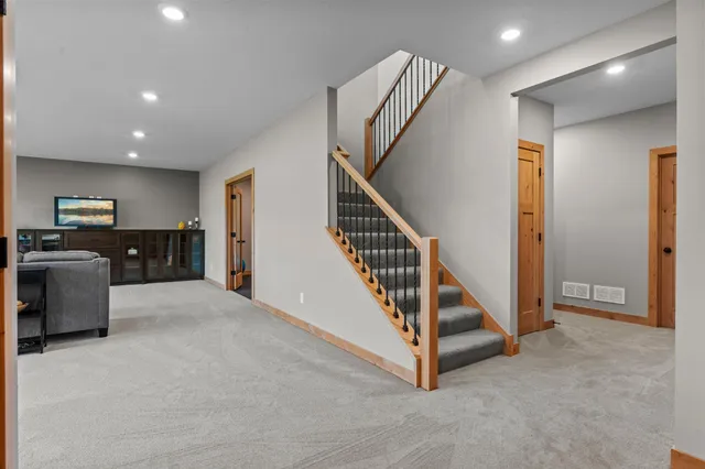 $1,250,000 | 19811 Jennady Avenue, Jordan, MN 55352