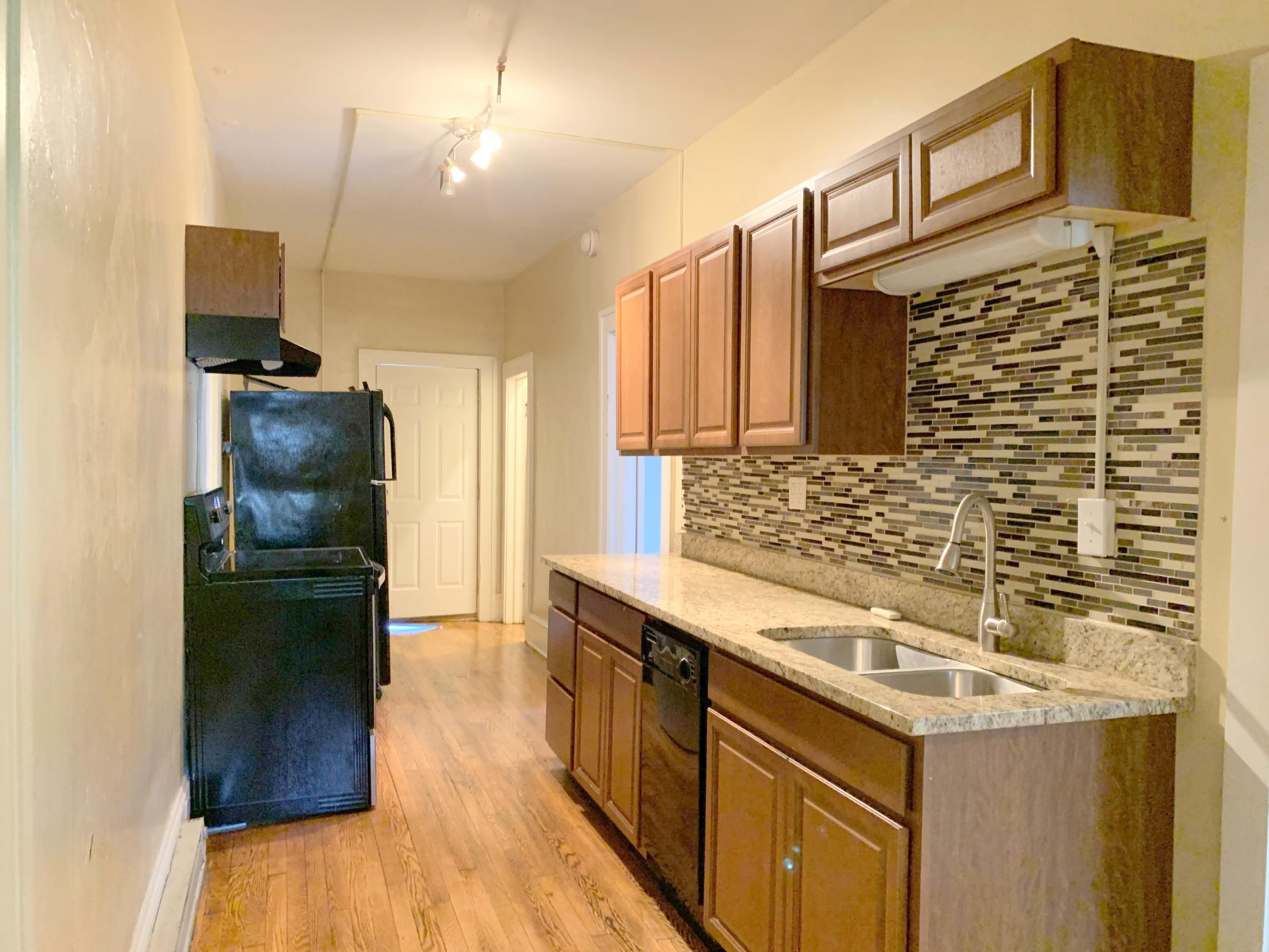 1306 Patterson Avenue Southwest, Unit 2 Roanoke, VA 24016 - Photo 14 of 25 IMG_3098