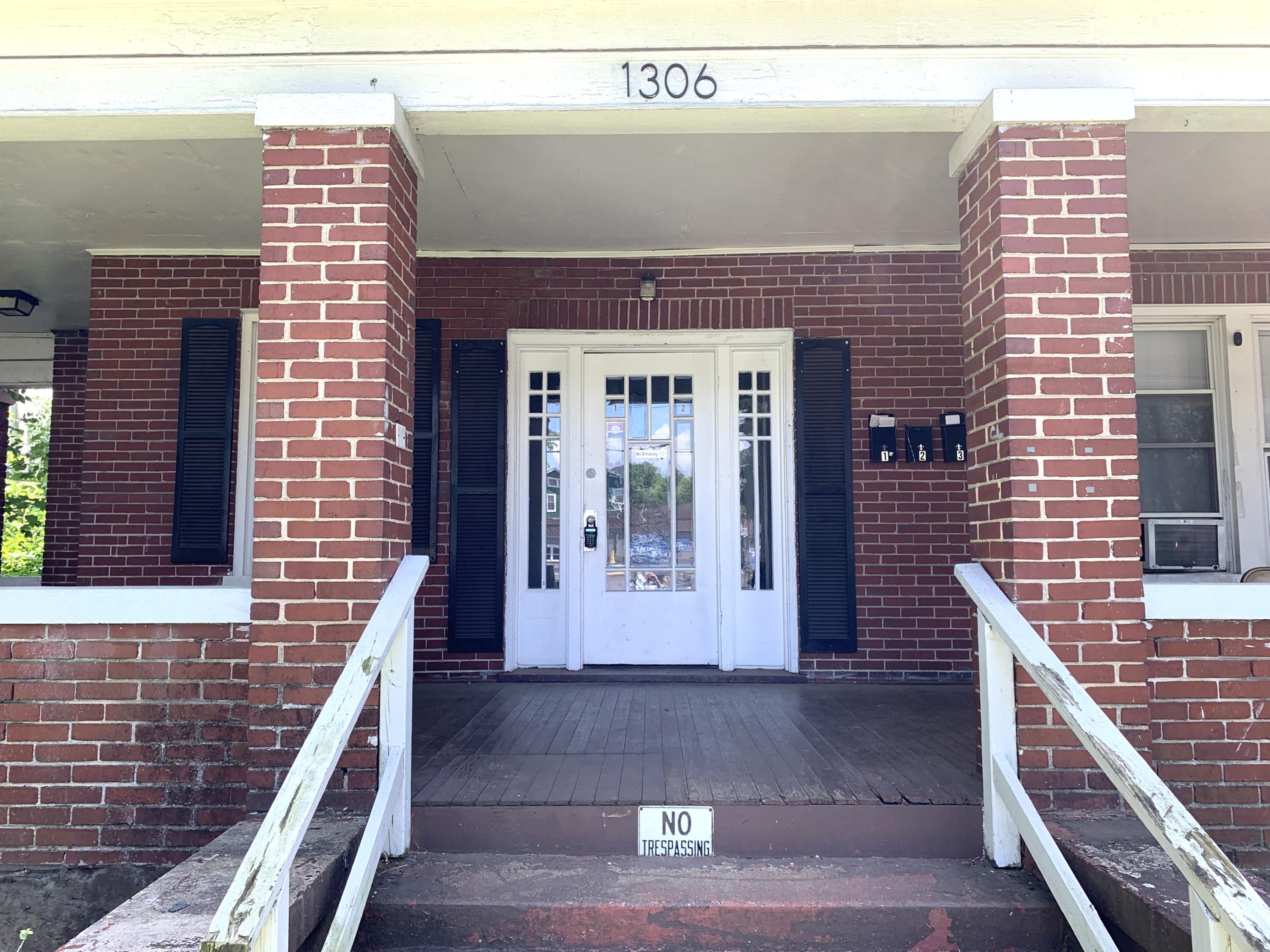 1306 Patterson Avenue Southwest, Unit 2 Roanoke, VA 24016 - Photo 2 of 25 IMG_3085