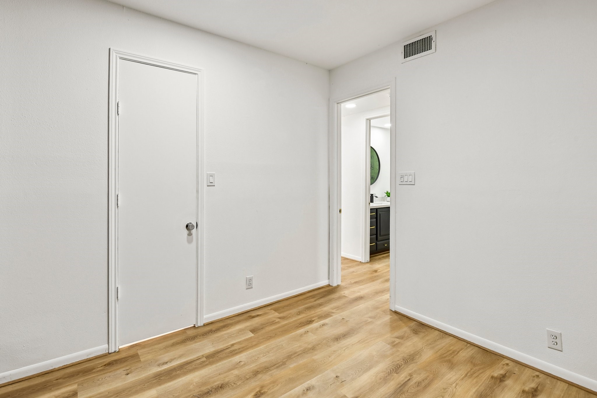 2829 Timmons Lane, Unit 211 Houston, TX 77027 - Photo 30 of 32