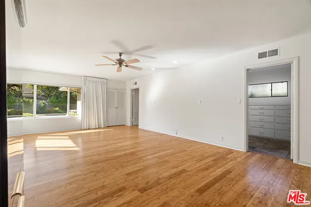 a view of livingroom with washer and dryer