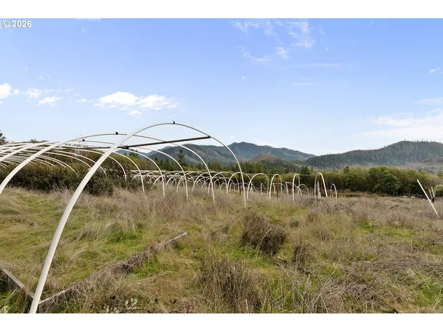 $250,000 | 18101 North Applegate Road, Grants Pass, OR 97527