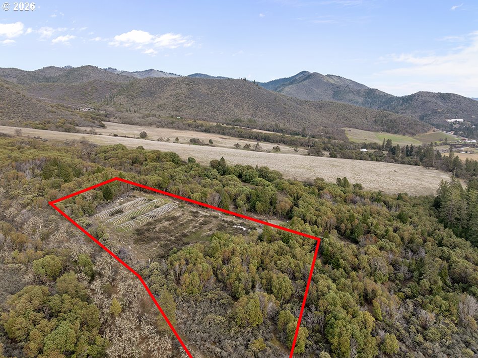 18101 North Applegate Road Grants Pass, OR 97527 - Photo 6 of 16