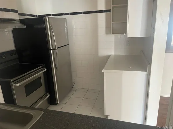 $3,100 | 530 Hudson Avenue, Unit B4, Cedarhurst, NY 11516