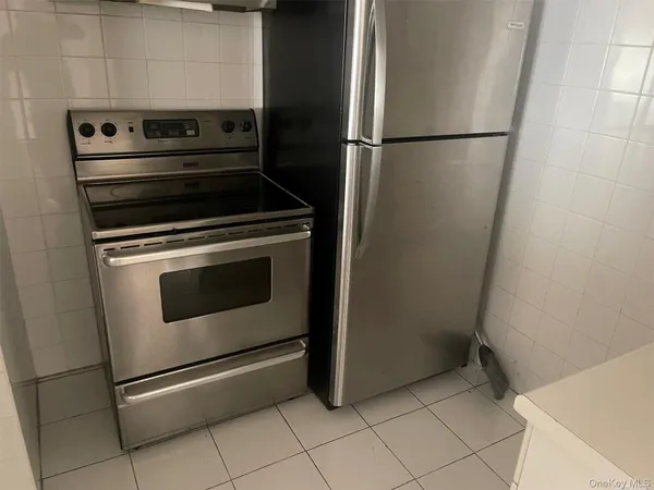 $3,100 | 530 Hudson Avenue, Unit B4, Cedarhurst, NY 11516
