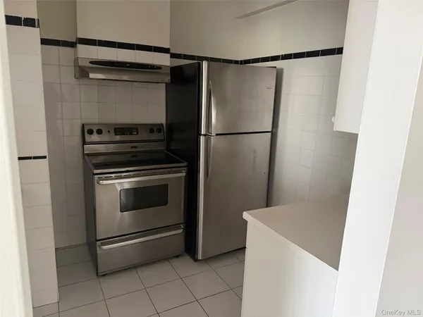$3,100 | 530 Hudson Avenue, Unit B4, Cedarhurst, NY 11516