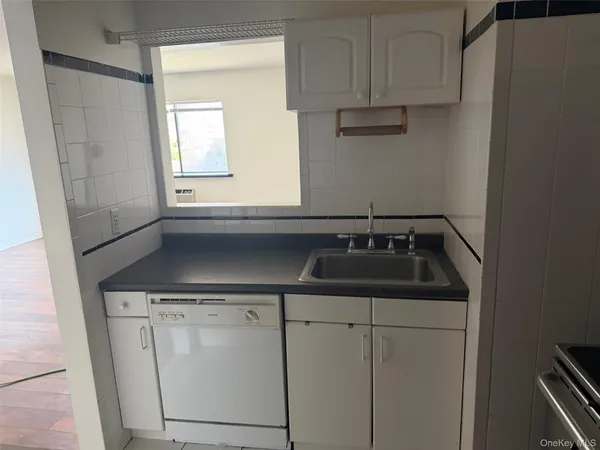 $3,100 | 530 Hudson Avenue, Unit B4, Cedarhurst, NY 11516