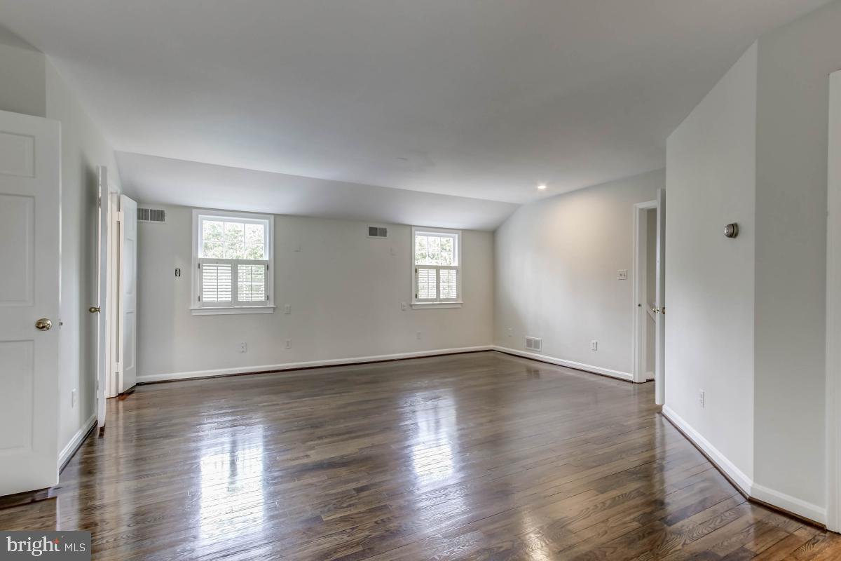 7011 Darby Road Bethesda, MD 20817 - Photo 22 of 37 master bedroom