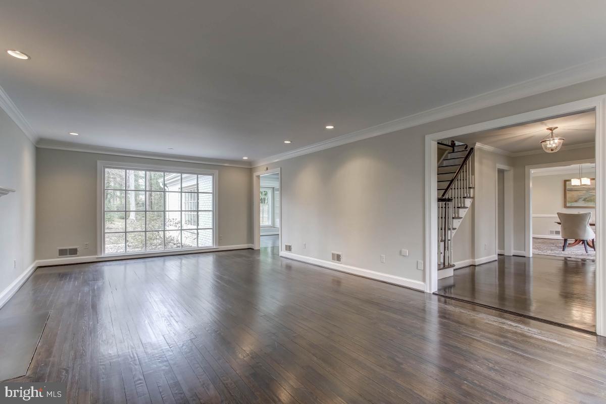 7011 Darby Road Bethesda, MD 20817 - Photo 4 of 37 living room