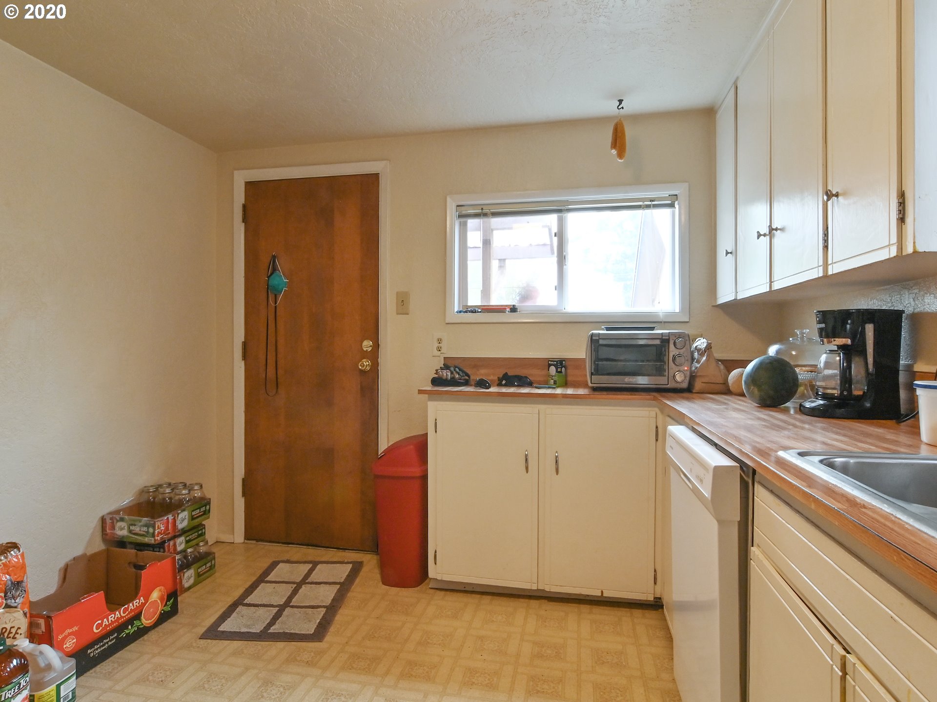 861 26th Street Springfield, OR 97477 - Photo 12 of 29