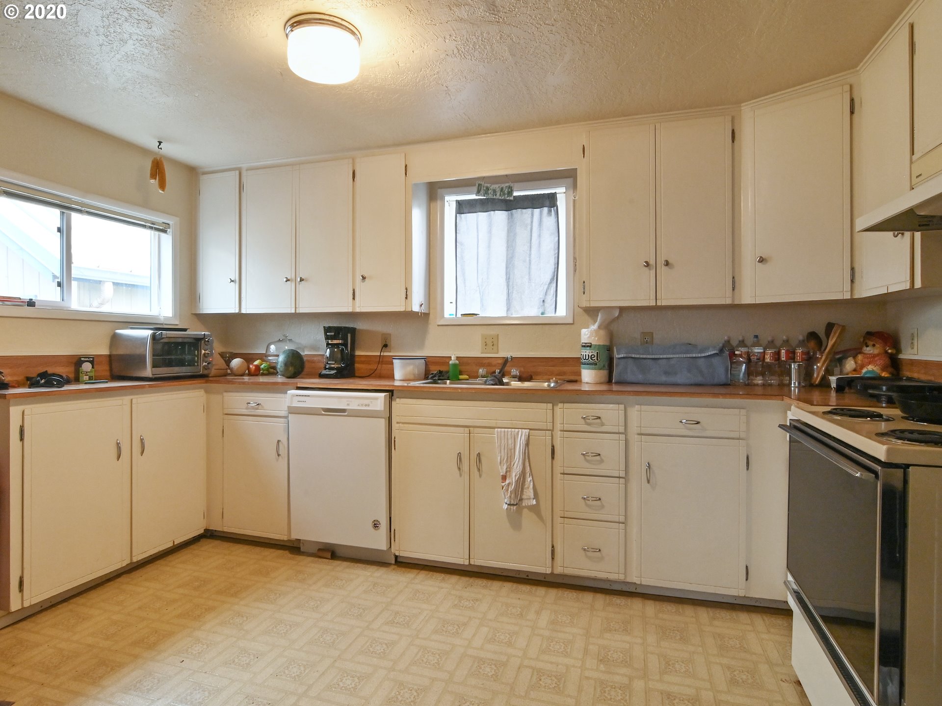 861 26th Street Springfield, OR 97477 - Photo 10 of 29