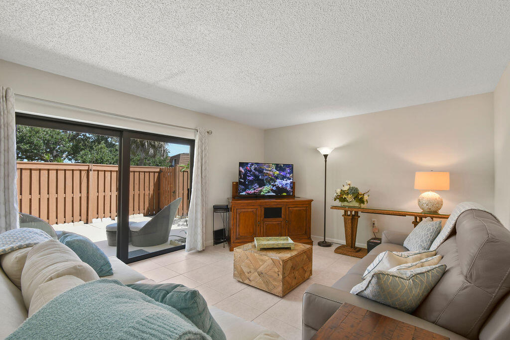 3900 Southeast County Line Road, Unit 22A Jupiter, FL 33469 - Photo 10 of 50 3900CountyLineRd#22A_15