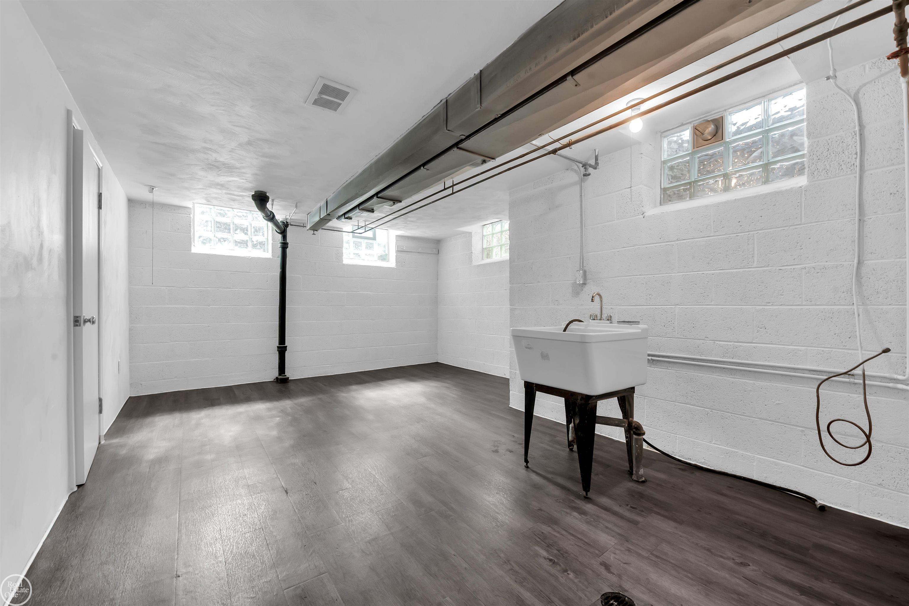 1451 South Renaud Road Grosse Pointe, MI 48236 - Photo 28 of 31 50084361-28.JPG