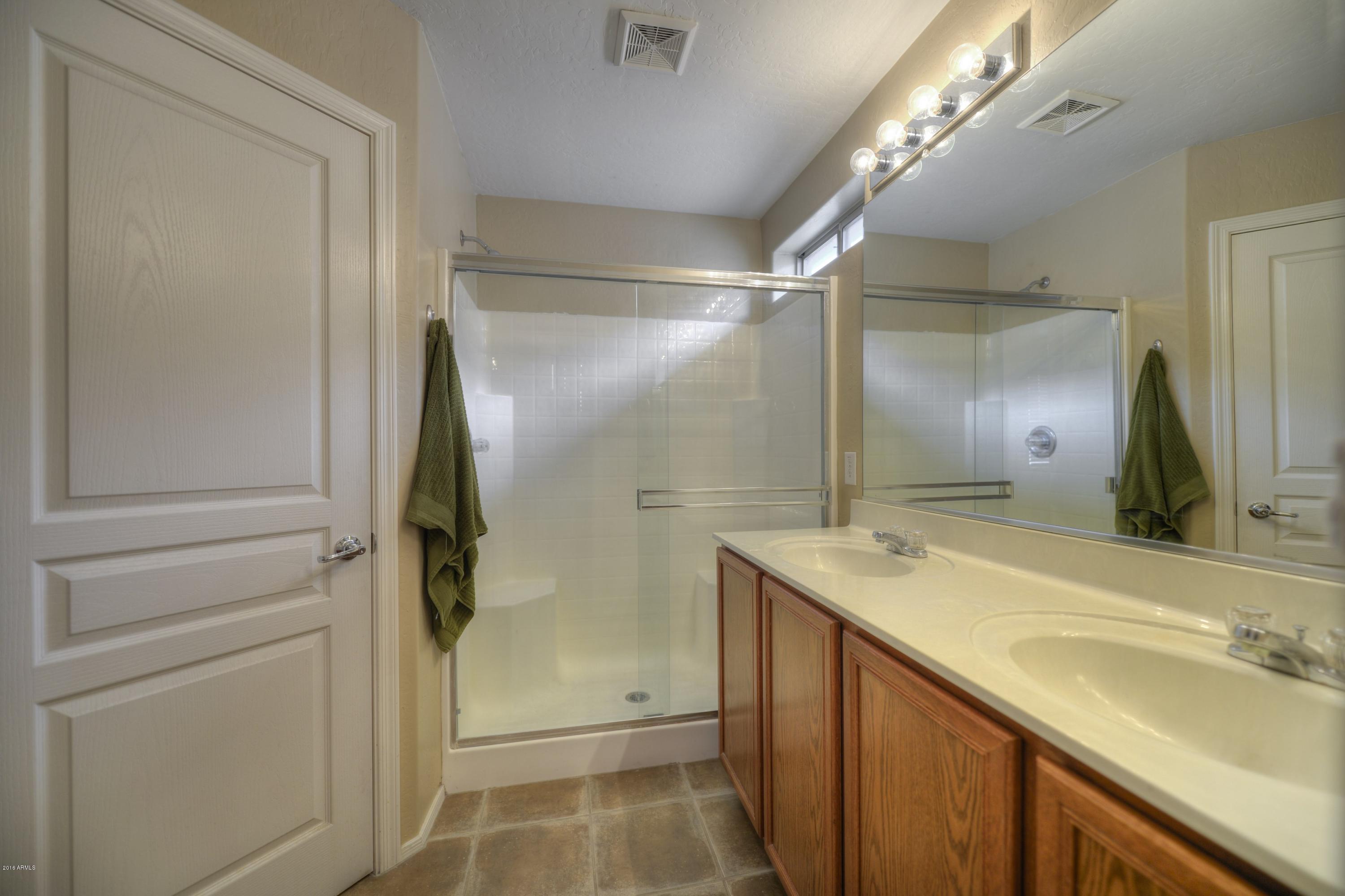 1980 East Del Rio Street Gilbert, AZ 85295 - Photo 15 of 25 015_Master Bath