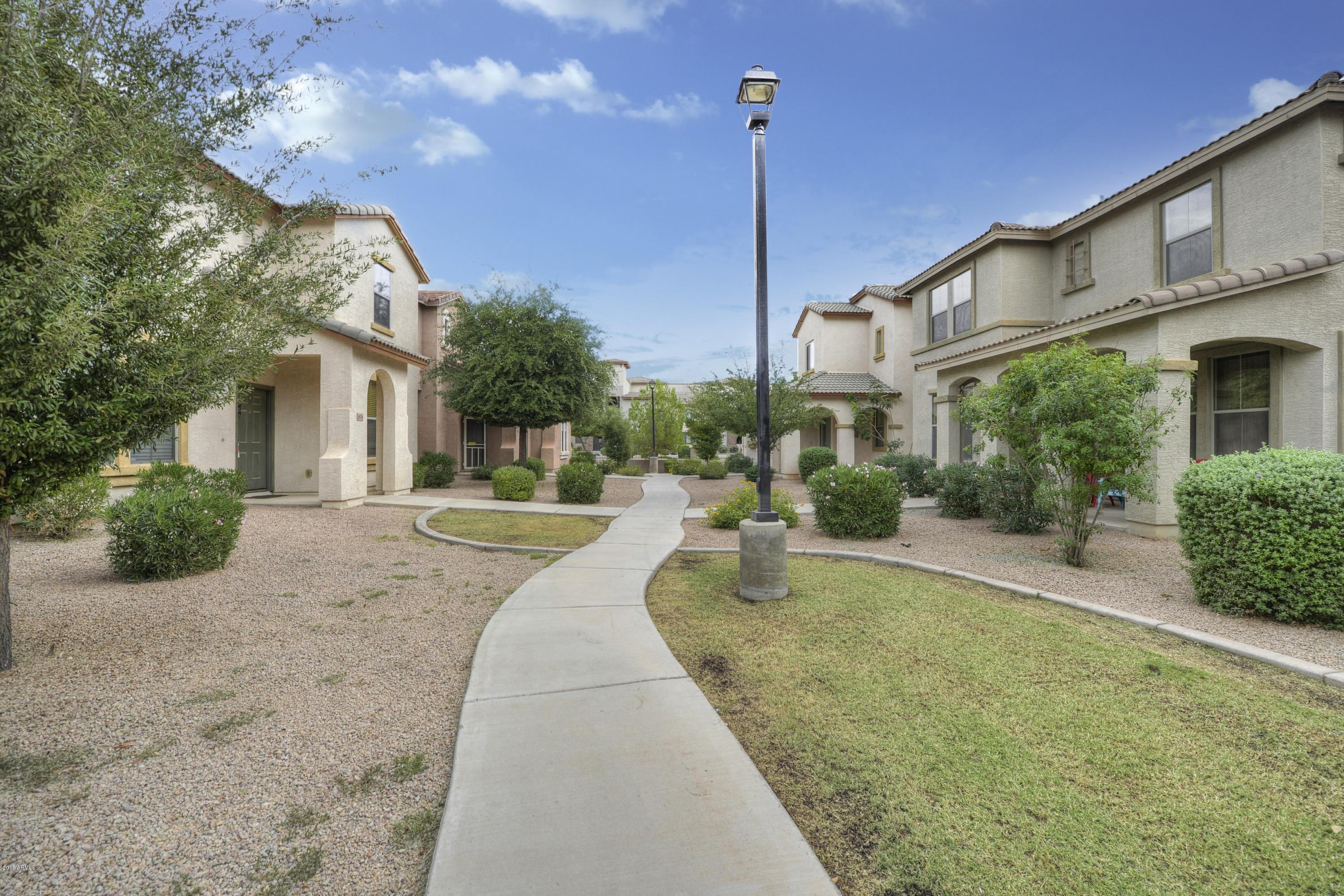 1980 East Del Rio Street Gilbert, AZ 85295 - Photo 4 of 25 004_Front Courtyard
