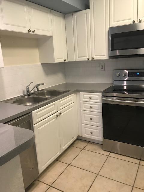 8243 Thames Boulevard, Unit D Boca Raton, FL 33433 - Photo 4 of 21 IMG_3383