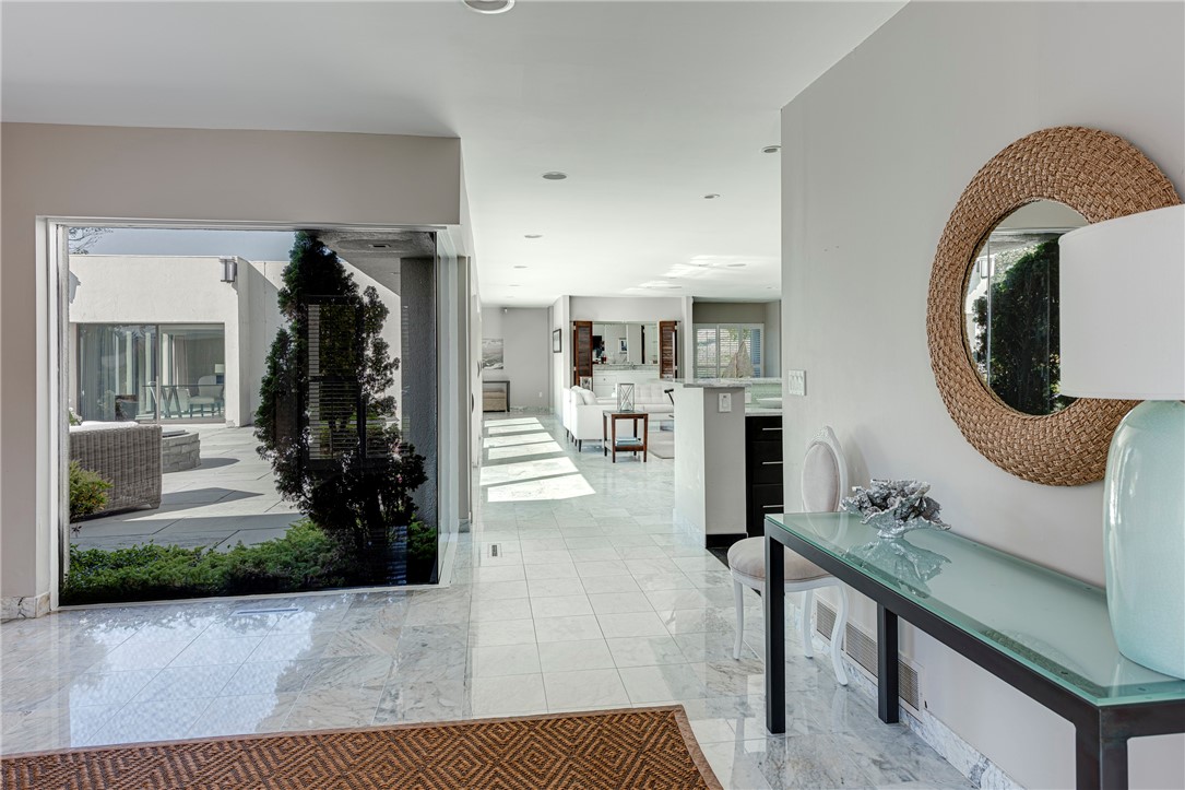 111 Ocean Avenue Newport, RI 02840 - Photo 10 of 46 Entry foyer