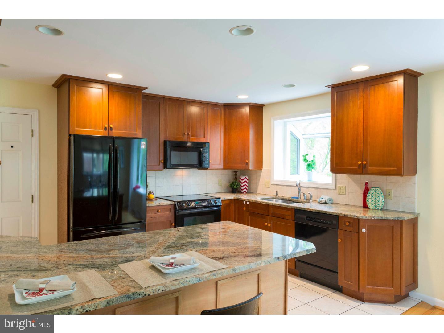 659 Crestwood Road Wayne, PA 19087 - Photo 6 of 19