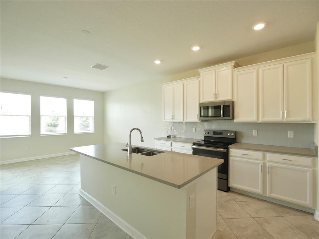 1043 Blackwolf Run Road Davenport, FL 33896 - Photo 11 of 23
