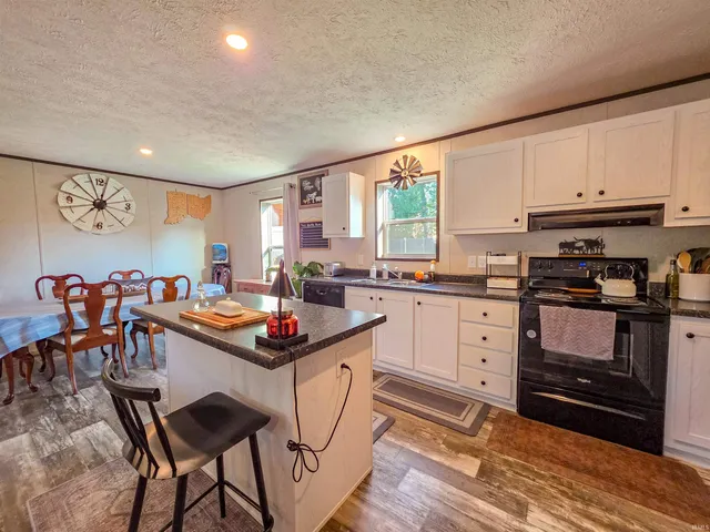 $235,000 | 969 Southeast A Street, Linton, IN 47441