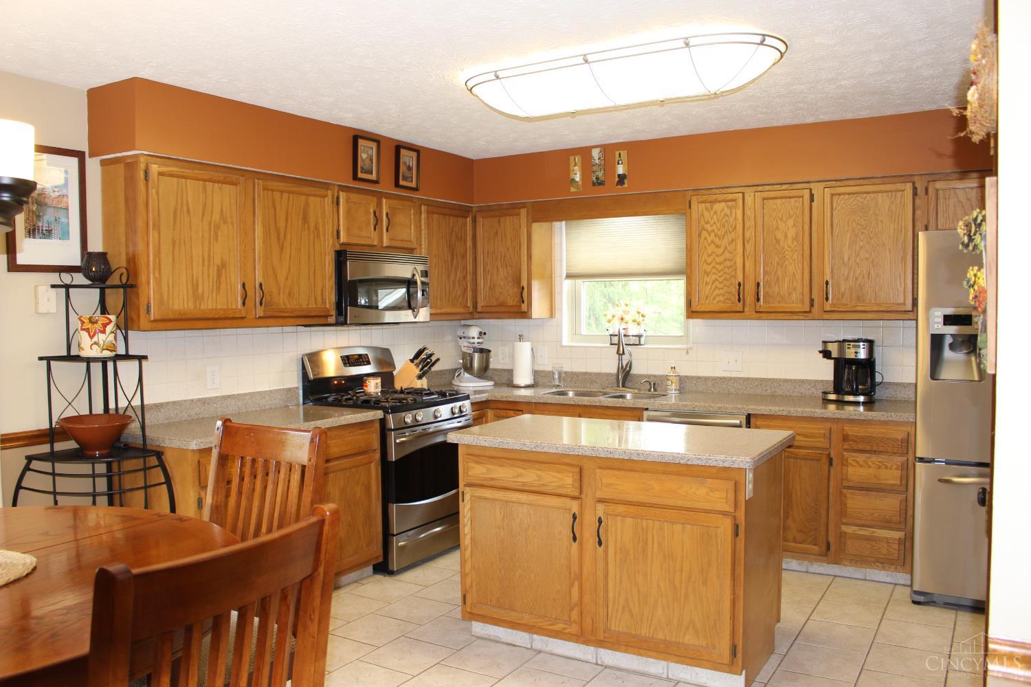 6529 Yankee Road Middletown, OH 45044 - Photo 9 of 56