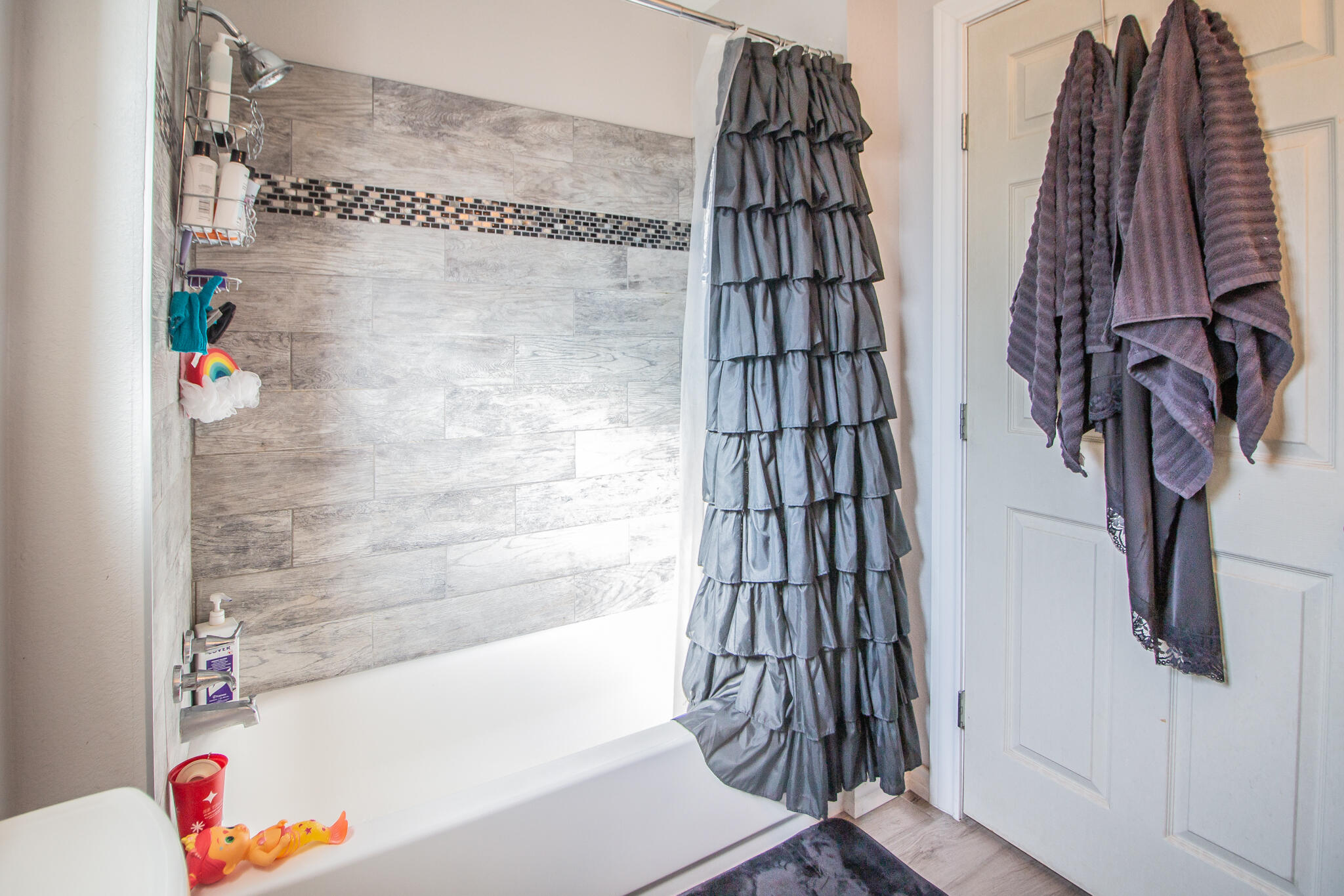 907 Ave H Hale Center, TX 79041 - Photo 20 of 32 a bathroom with a bathtub and a shower