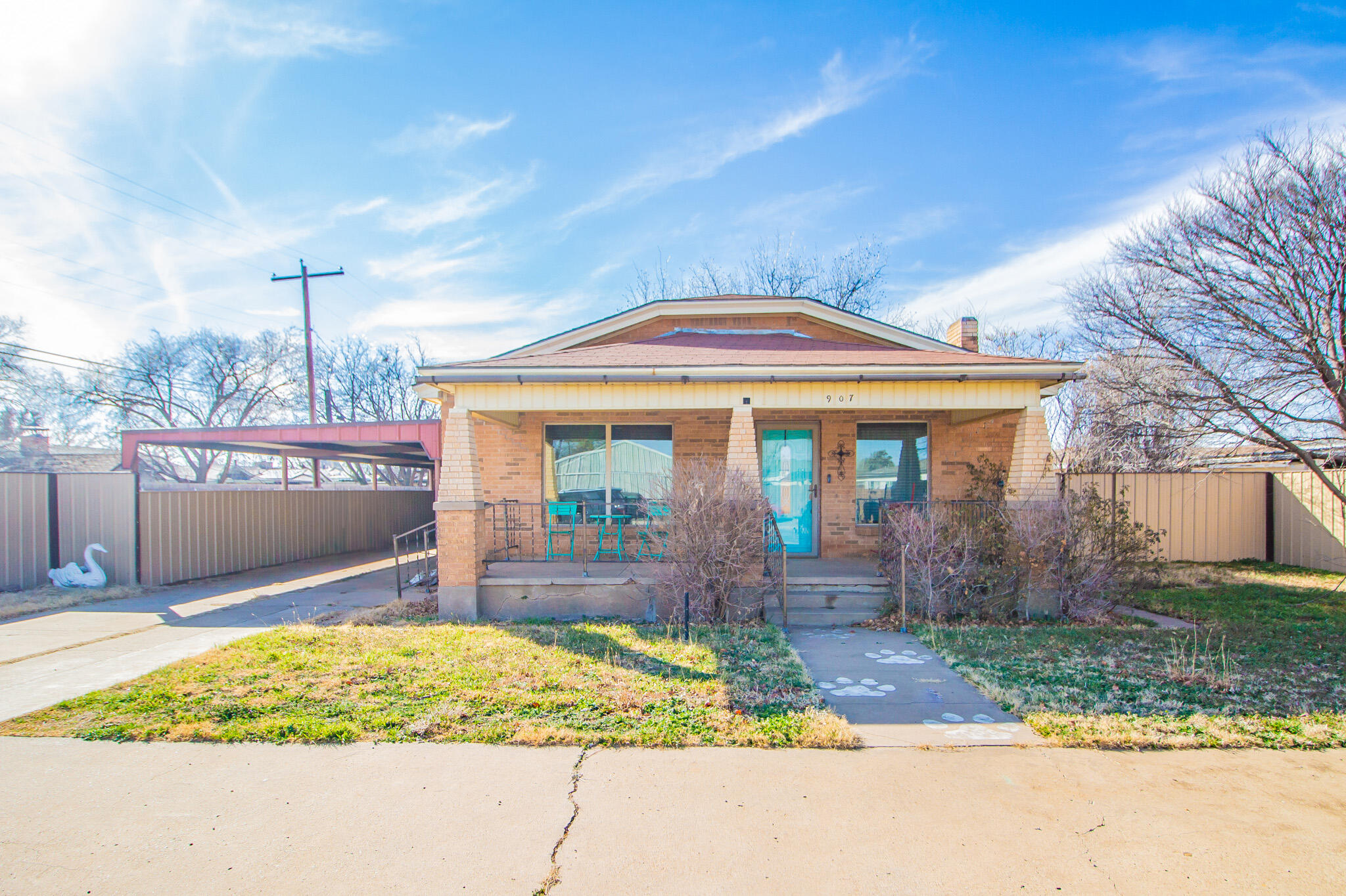 907 Ave H Hale Center, TX 79041 - Photo 2 of 32 a front view of a house with garden
