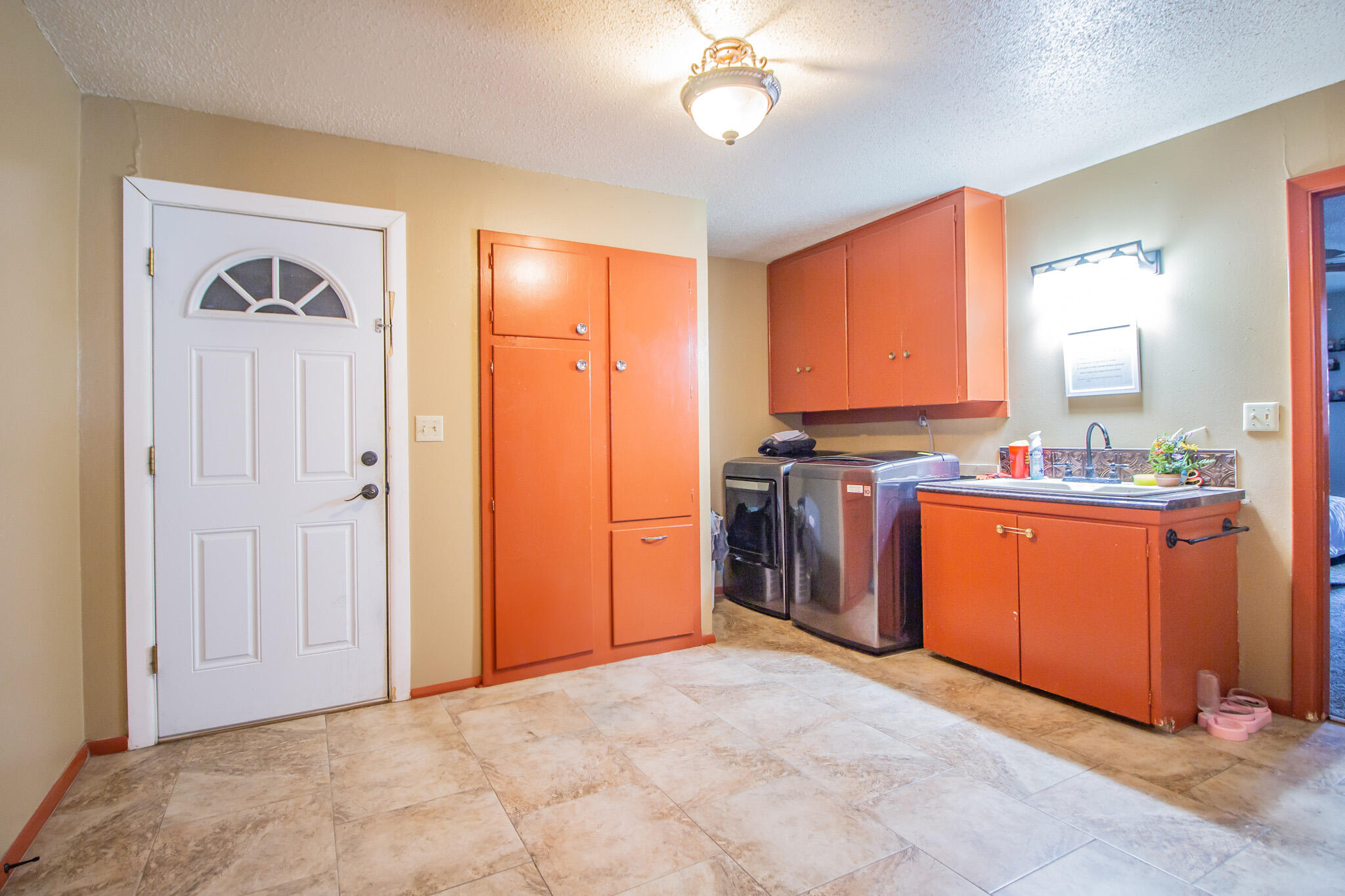 907 Ave H Hale Center, TX 79041 - Photo 27 of 32 a view of kitchen with stainless steel appliances granite countertop a stove a sink and a refrigerator
