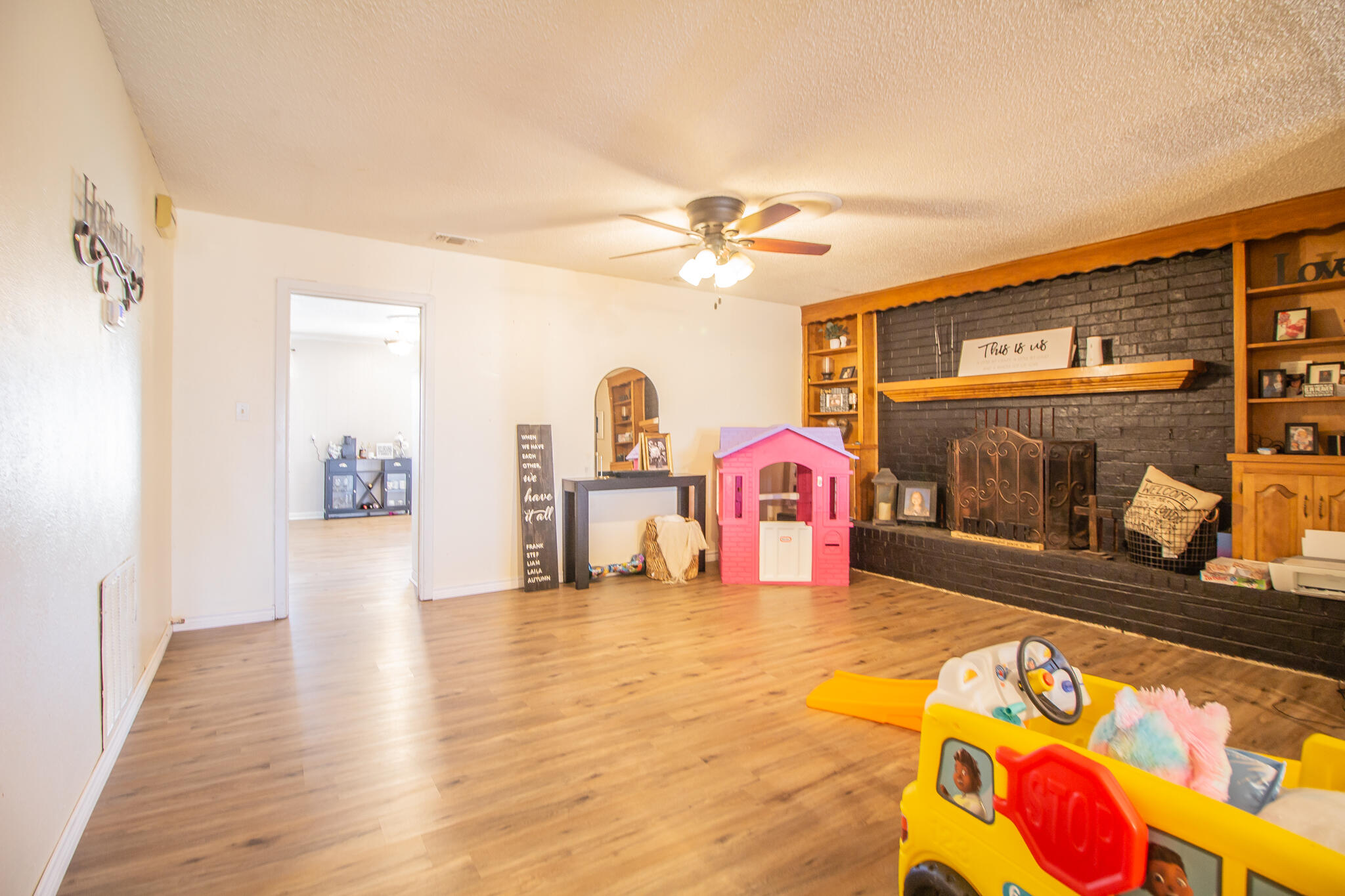 907 Ave H Hale Center, TX 79041 - Photo 9 of 32 a view of a livingroom with furniture and chandelier fan