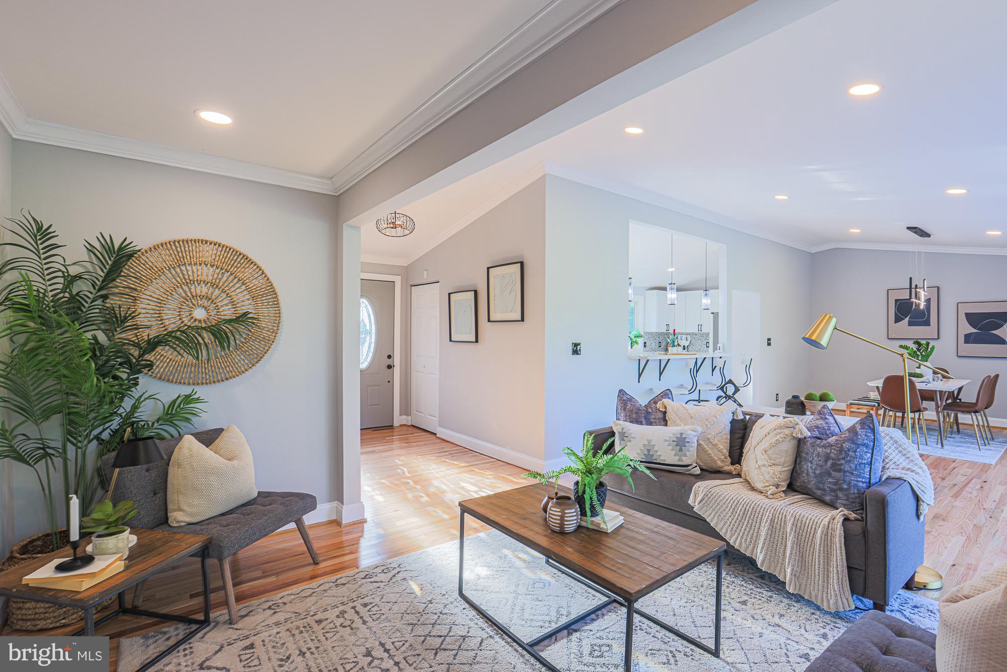 8319 Stevenson Road Pikesville, MD 21208 - Photo 19 of 97 Entry foyer