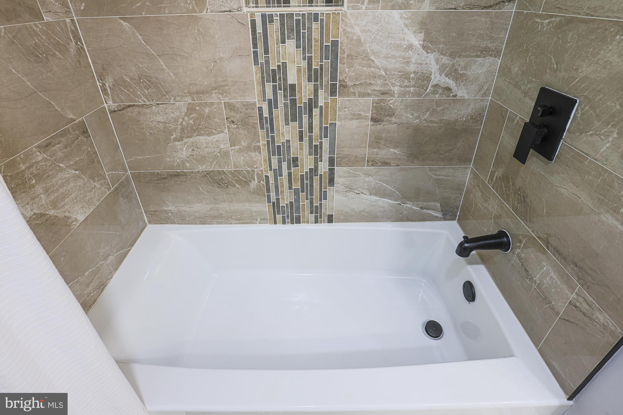 8319 Stevenson Road Pikesville, MD 21208 - Photo 82 of 97 Bathtub ceramic accent wall