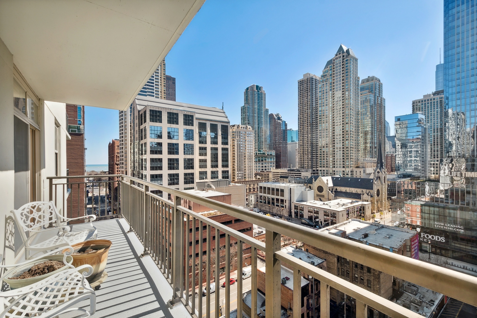 21 West Chestnut Street, Unit 1408 Chicago, IL 60610 - Photo 15 of 17 a view of balcony with city view
