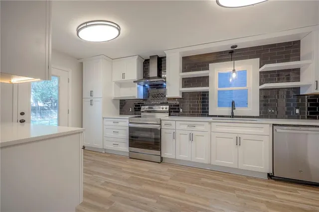 $389,000 | 7936 Campbell Street, Kansas City, MO 64131