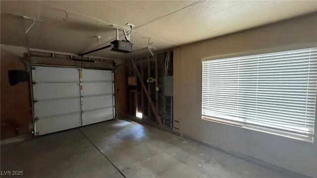 $1,795 | 4754 Willow Crest Avenue, Las Vegas, NV 89147
