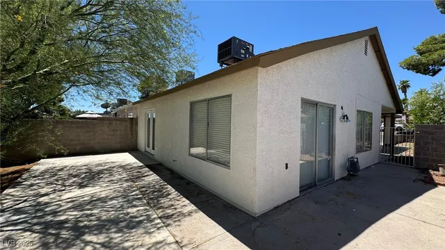 $1,795 | 4754 Willow Crest Avenue, Las Vegas, NV 89147