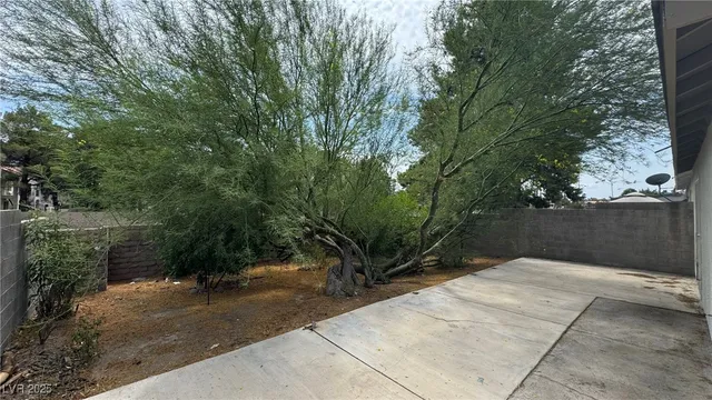 $1,795 | 4754 Willow Crest Avenue, Las Vegas, NV 89147