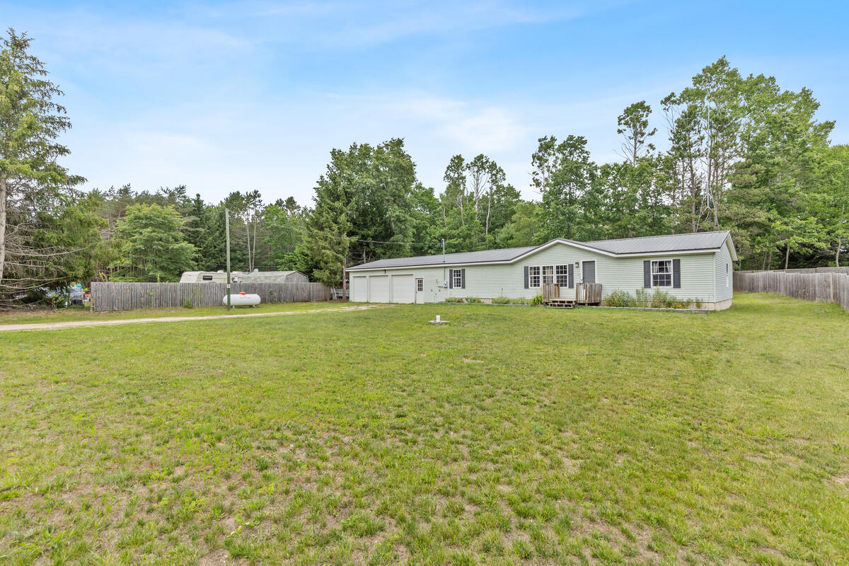 18720 Stonehouse Road Hersey, MI 49639 - Photo 3 of 21 18720-Stonehouse_002
