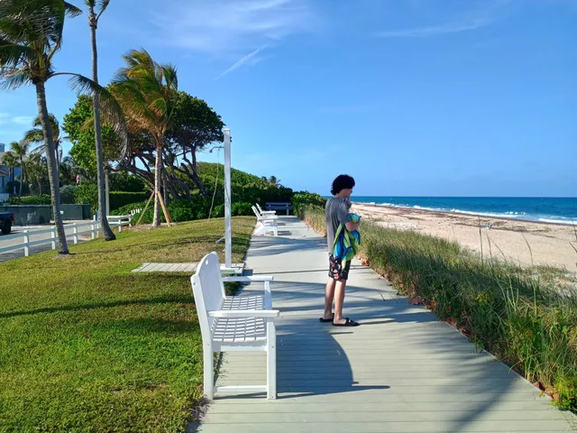 a park view with a sitting space and garden view
