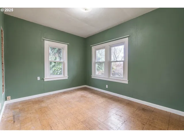 a view of empty room with window