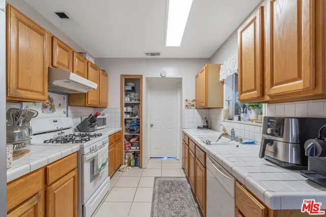 $800,000 | 17503 Runnymede Street, Lake Balboa, CA 91406